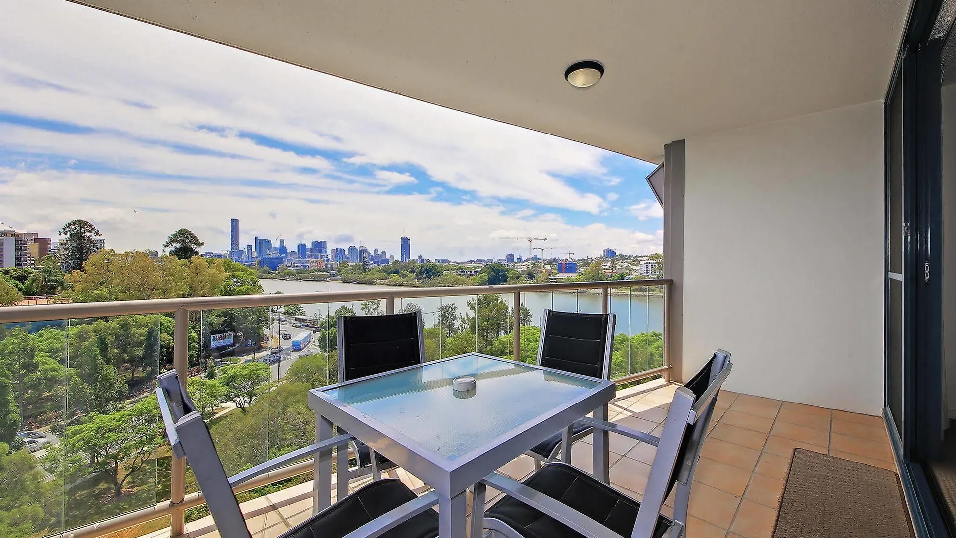Inn On The Park Apartments Brisbane Aparthotel